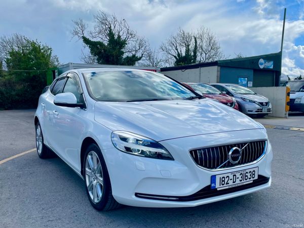 Volvo V40 Hatchback, Diesel, 2018, White
