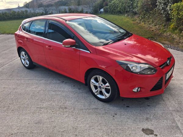 Ford Focus Hatchback, Petrol, 2012, Red