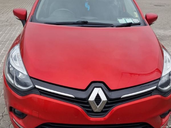 Renault Clio Hatchback, Petrol, 2019, Red