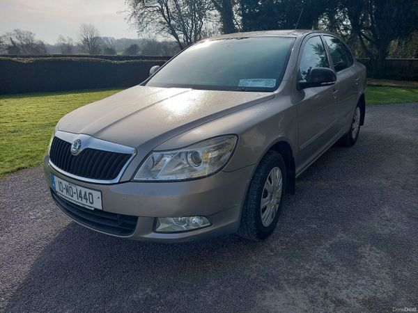 Skoda Octavia Hatchback, Diesel, 2010, Beige
