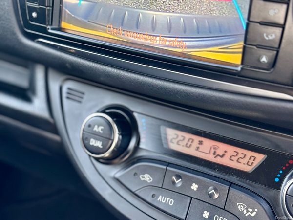 Toyota Yaris Hatchback, Petrol, 2012, Grey