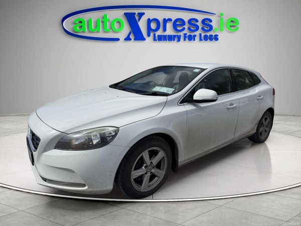 Volvo V40 Hatchback, Diesel, 2014, White