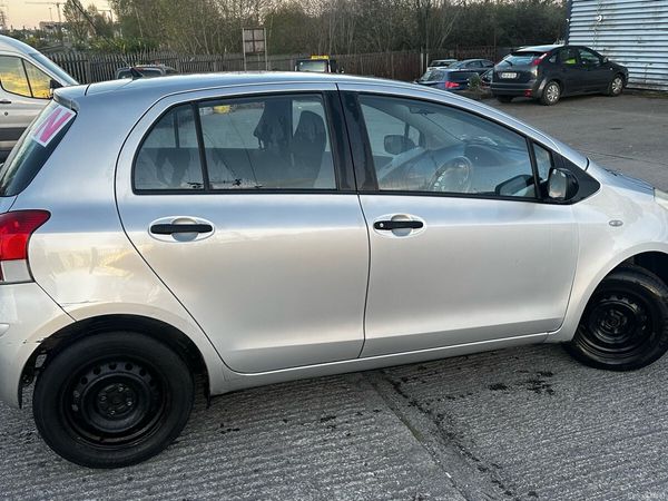 Toyota Yaris Hatchback, Petrol, 2009, Silver