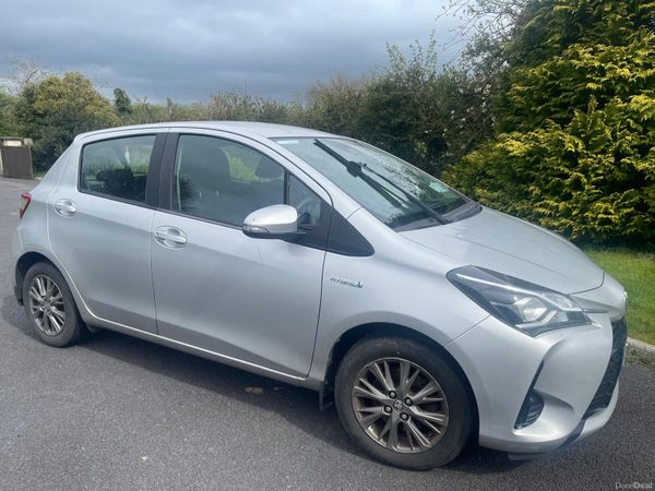 Toyota Yaris MPV, Petrol Hybrid, 2018, Grey