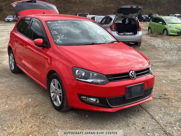 Volkswagen Polo Hatchback, Petrol, 2014, Red
