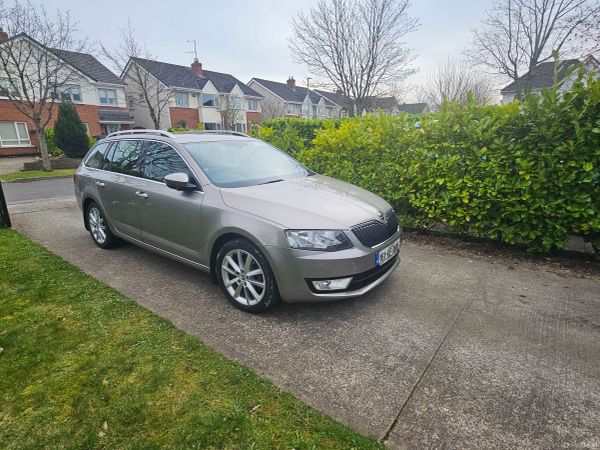 Skoda Octavia Estate, Diesel, 2016, Beige