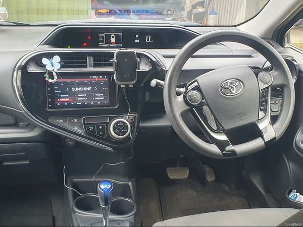 Toyota Aqua Hatchback, Petrol Hybrid, 2018, Silver