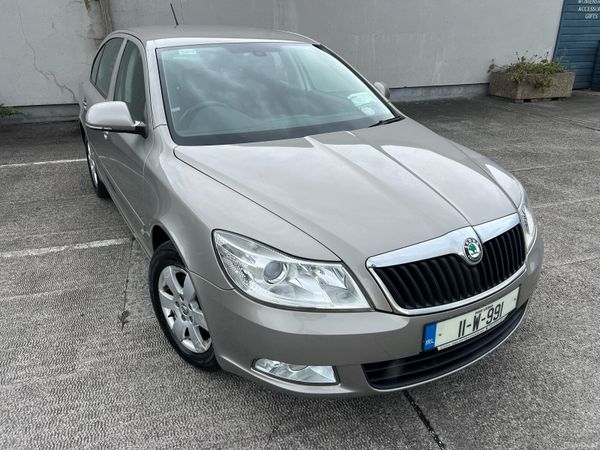 Skoda Octavia Hatchback, Petrol, 2011, Beige