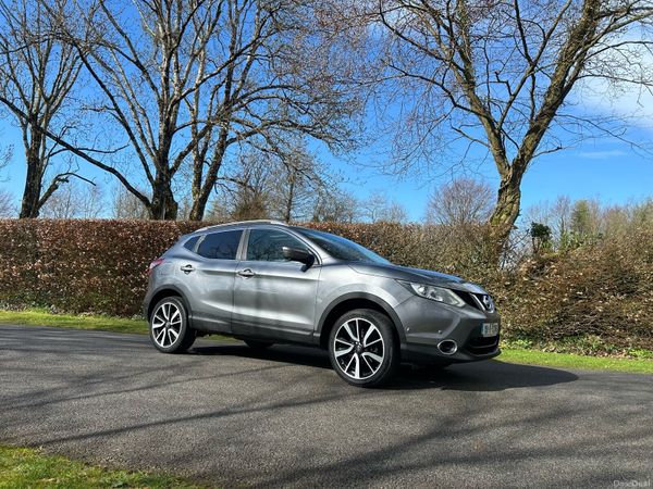 Nissan Qashqai Hatchback, Diesel, 2015, Grey