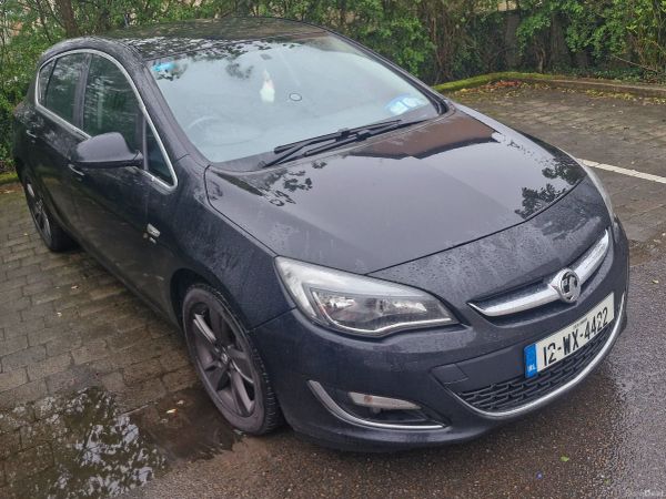 Vauxhall Astra Hatchback, Diesel, 2012, Black