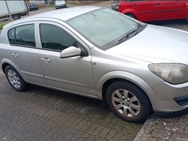 Opel Astra Hatchback, Petrol, 2006, Silver