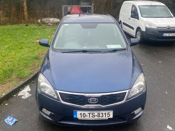 Kia Ceed Hatchback, Diesel, 2010, Blue