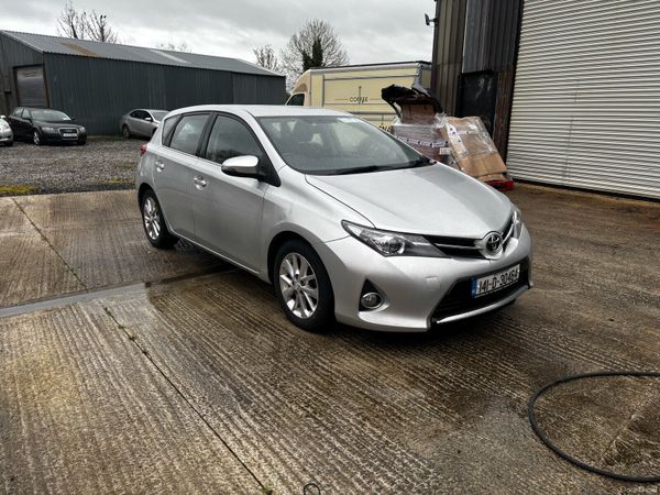 Toyota Auris Hatchback, Diesel, 2014, Silver