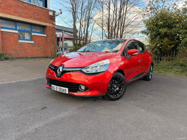 Renault Clio Hatchback, Petrol, 2014, Red