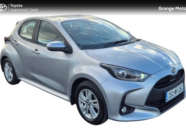 Toyota Yaris Hatchback, Petrol Hybrid, 2025, Silver