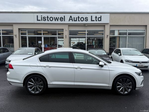 Volkswagen Passat Saloon, Diesel, 2022, White