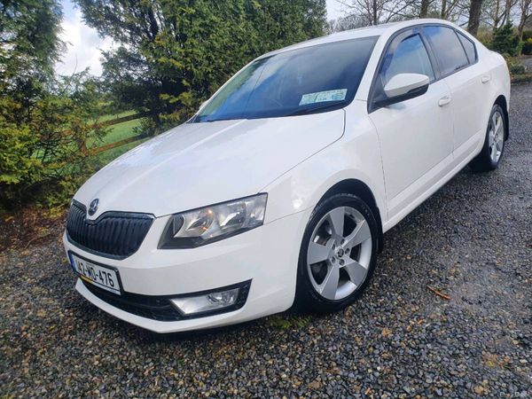 Skoda Octavia Saloon, Diesel, 2014, White