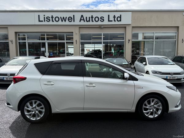 Toyota Auris Hatchback, Petrol Hybrid, 2017, White