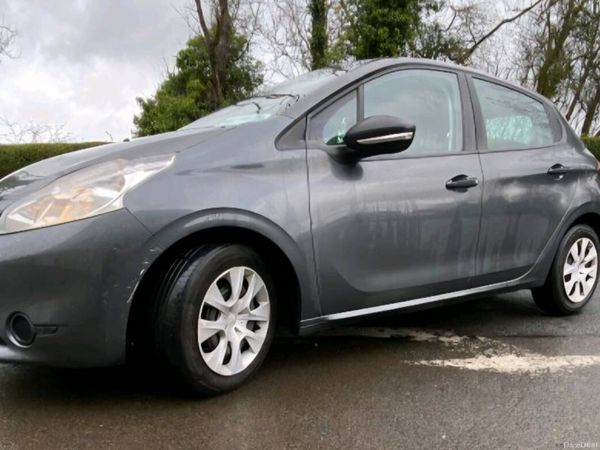Peugeot 208 Hatchback, Petrol, 2014, Grey