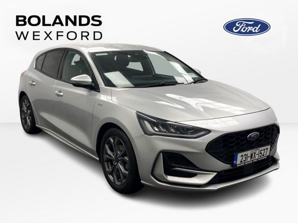 Ford Focus Hatchback, Petrol, 2023, Grey