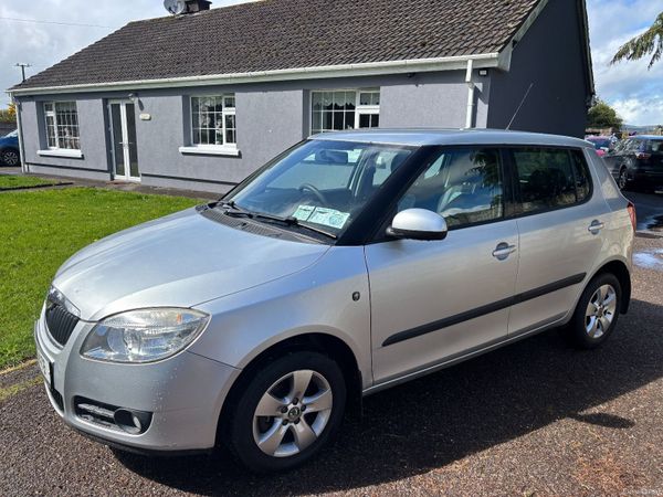 Skoda Fabia Hatchback, Petrol, 2010, Silver