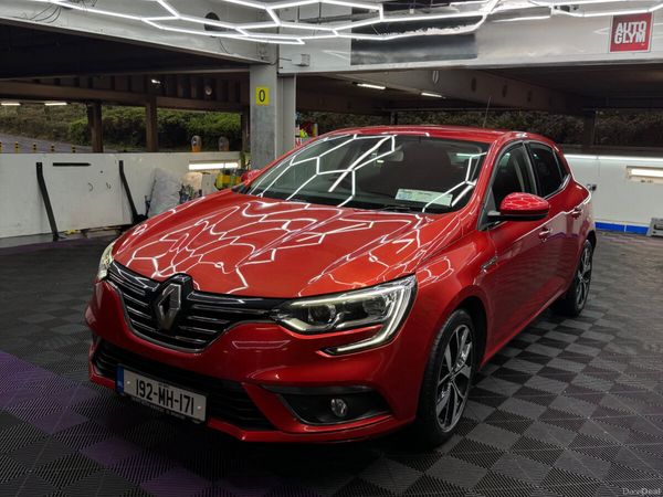 Renault Megane Hatchback, Petrol, 2019, Red