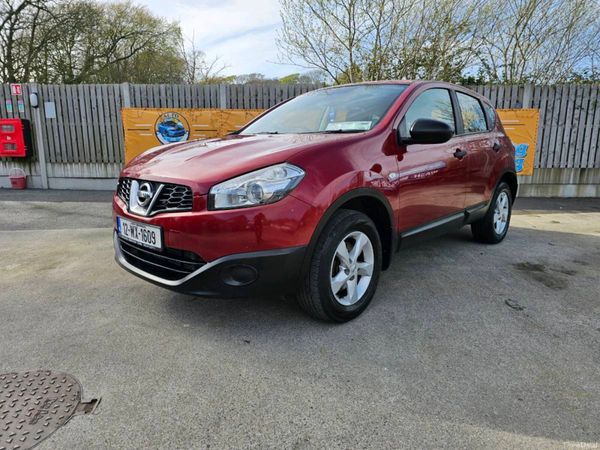 Nissan Qashqai Estate/Jeep, Diesel, 2012, Red