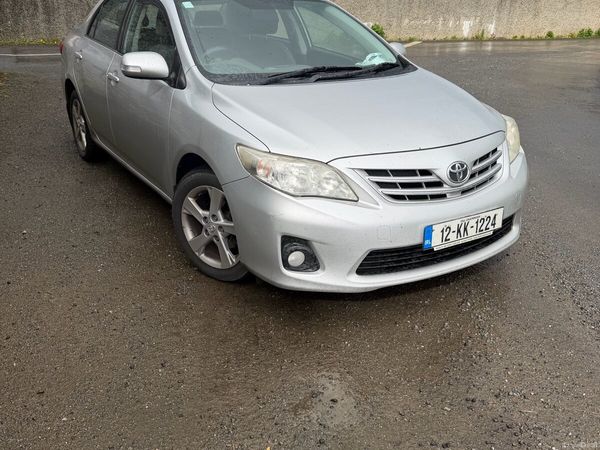 Toyota Corolla Saloon, Diesel, 2012, Silver