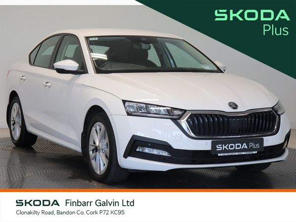 Skoda Octavia Saloon, Diesel, 2024, White