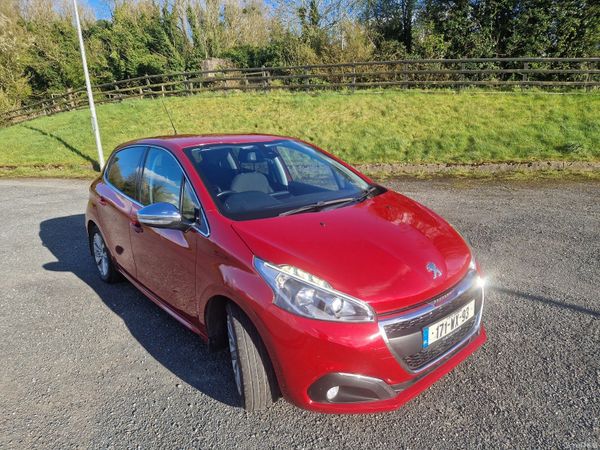 Peugeot 208 Hatchback, Diesel, 2017, Red