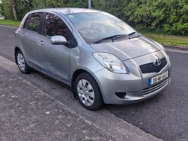 Toyota Yaris Hatchback, Petrol, 2009, Silver
