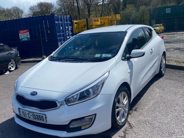 Kia Ceed Hatchback, Petrol, 2015, White