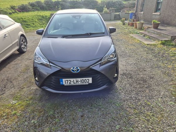 Toyota Yaris Hatchback, Petrol Hybrid, 2017, Grey