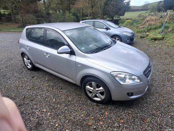 Kia Ceed Hatchback, Diesel, 2010, Silver