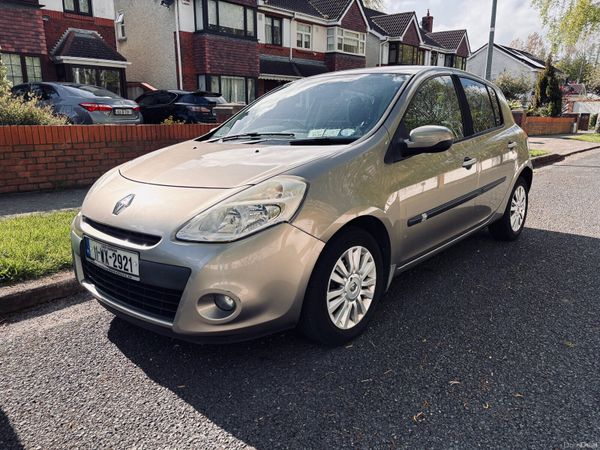Renault Clio Hatchback, Petrol, 2011, Gold