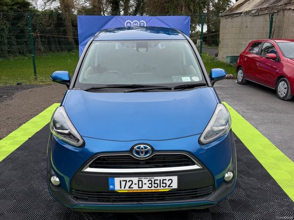 Toyota Sienta MPV, Petrol Hybrid, 2017, Blue