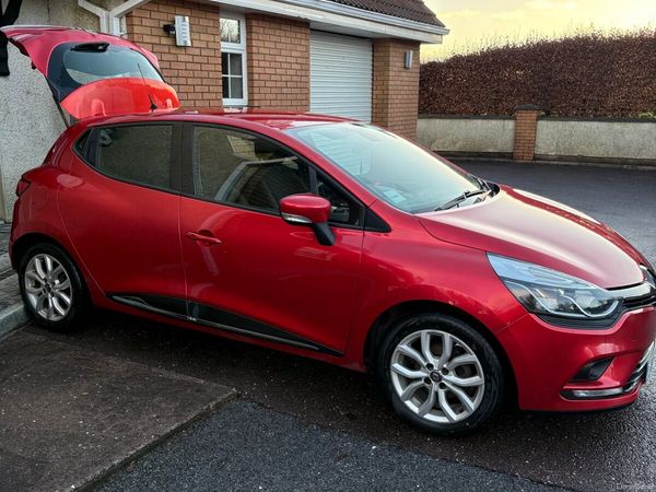 Renault Clio Hatchback, Petrol, 2018, Red
