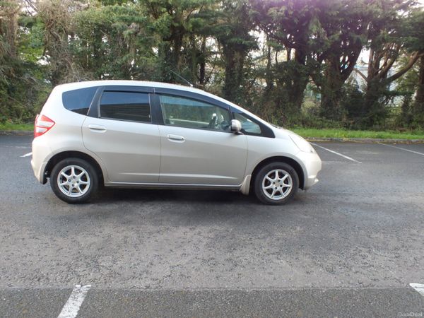 Honda Fit Hatchback, Petrol, 2009, Beige