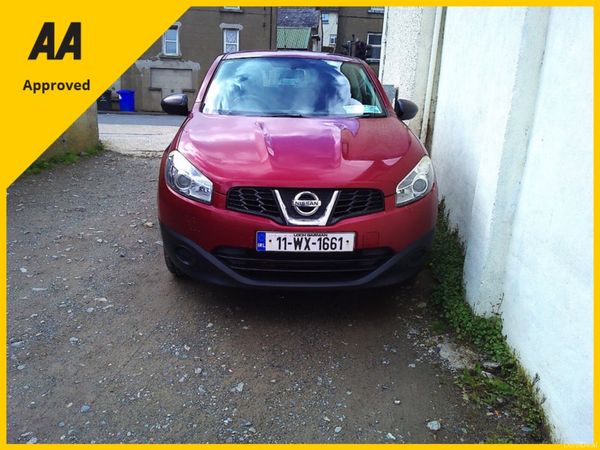 Nissan Qashqai Hatchback, Diesel, 2011, Red