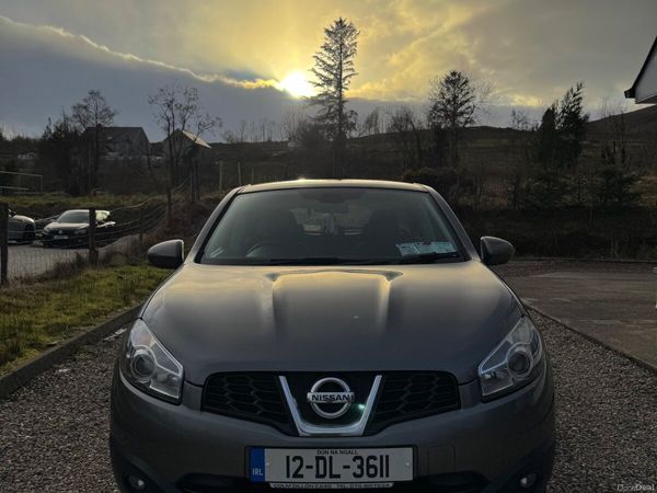 Nissan Qashqai Hatchback, Diesel, 2012, Grey