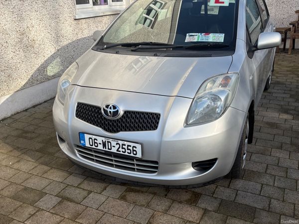 Toyota Yaris Hatchback, Petrol, 2006, Silver