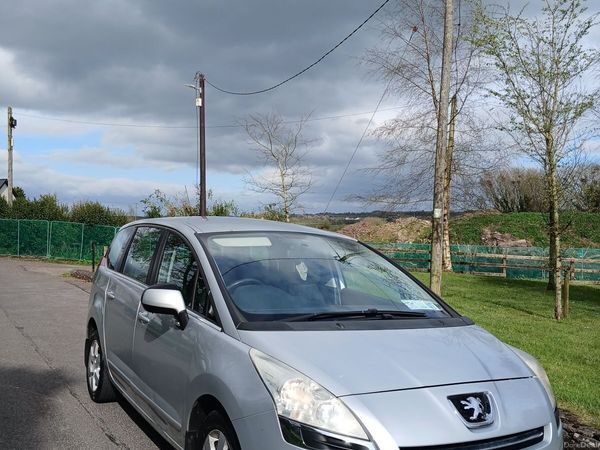 Peugeot 5008 MPV, Diesel, 2010, Silver