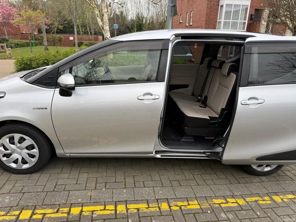 Toyota Sienta MPV, Petrol Hybrid, 2016, Silver