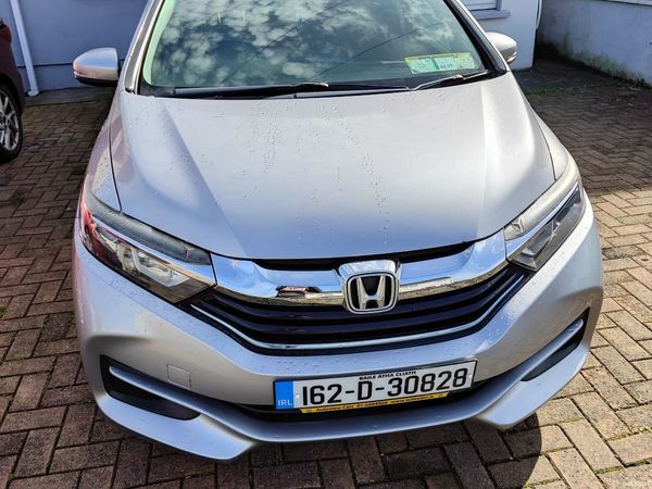Honda Shuttle MPV, Petrol Hybrid, 2016, Silver