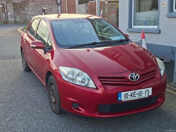 Toyota Auris Hatchback, Petrol, 2010, Red