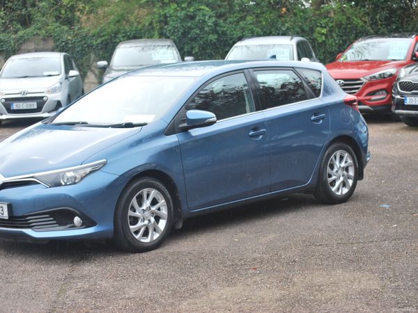 Toyota Auris Hatchback, Petrol, 2016, Blue