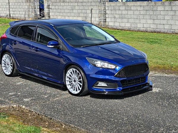 Ford Focus Hatchback, Diesel, 2015, Blue