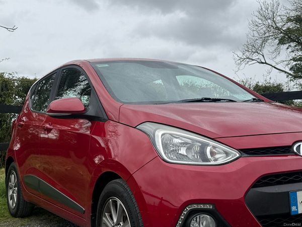 Hyundai i10 Hatchback, Petrol, 2016, Red