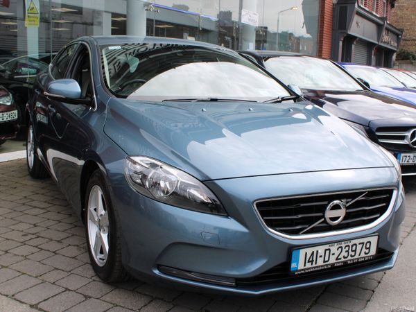 Volvo V40 Hatchback, Diesel, 2014, Blue