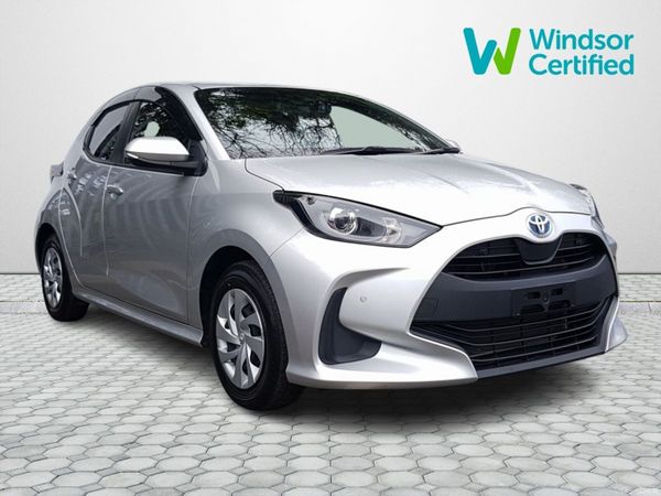 Toyota Yaris Hatchback, Petrol Hybrid, 2022, Silver